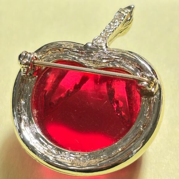 Vintage Sarah Coventry Pink Red Lucite Gold Tone Domed Apple Pin Brooch - Picture 7 of 15